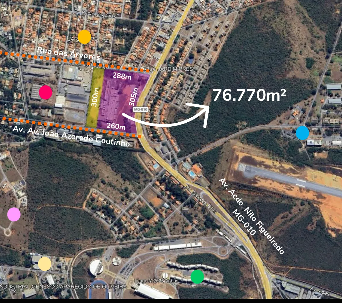 Vista aérea do entorno do terreno, com as três vias de acesso, o distrito industrial, o Centro de Instrução da Aeronáutica, o parque aeronáutico, o Mercadão de Lagoa Santa e os condomínios vizinhos.